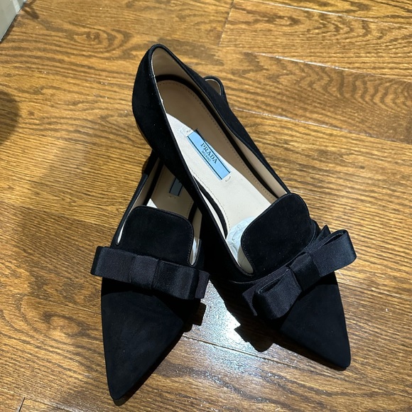 Prada suede pointed toe bow loafers size 39 - Picture 1 of 4